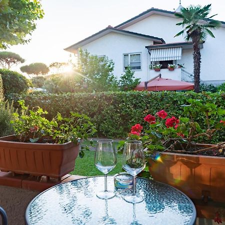 Apartment Holiday Versilia Camaiore Εξωτερικό φωτογραφία