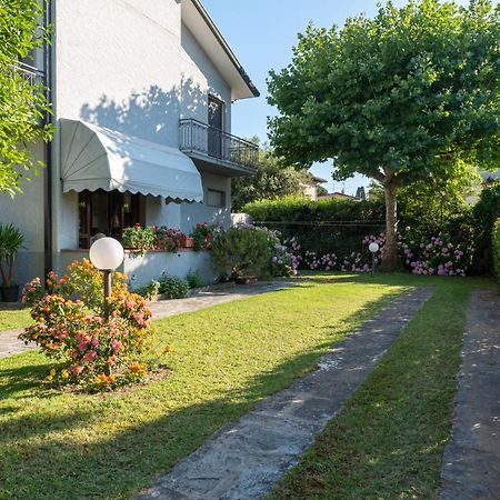 Apartment Holiday Versilia Camaiore Εξωτερικό φωτογραφία