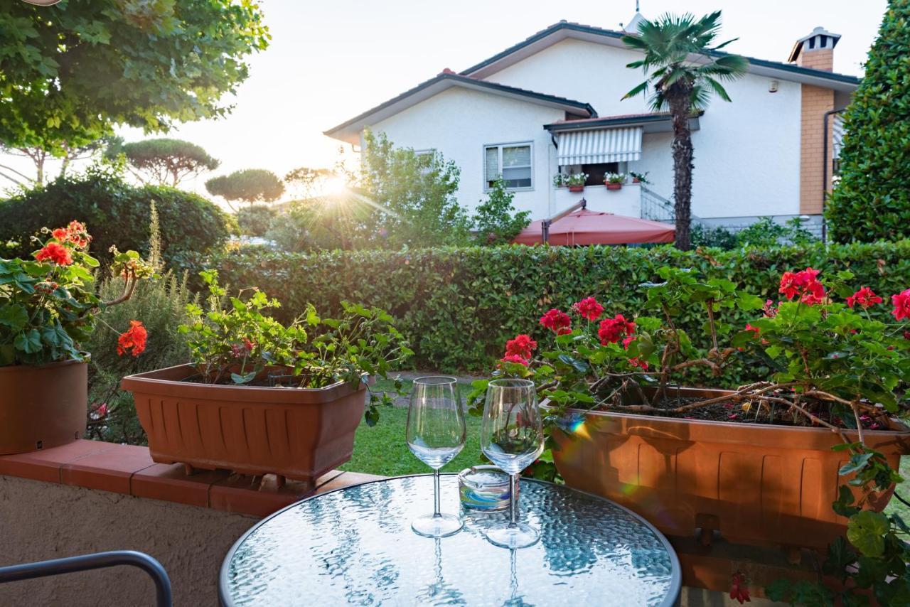 Apartment Holiday Versilia Camaiore Εξωτερικό φωτογραφία