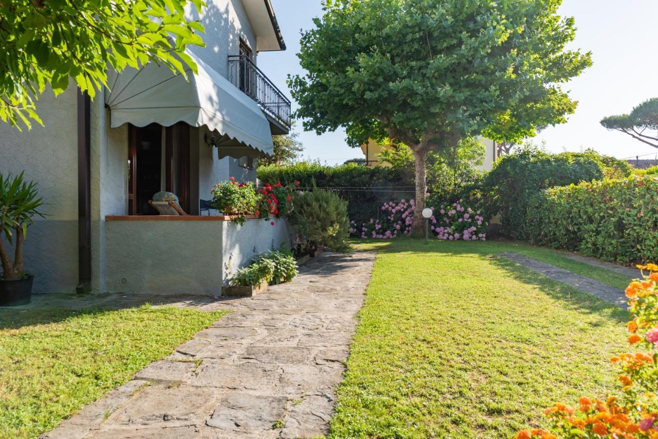 Apartment Holiday Versilia Camaiore Εξωτερικό φωτογραφία