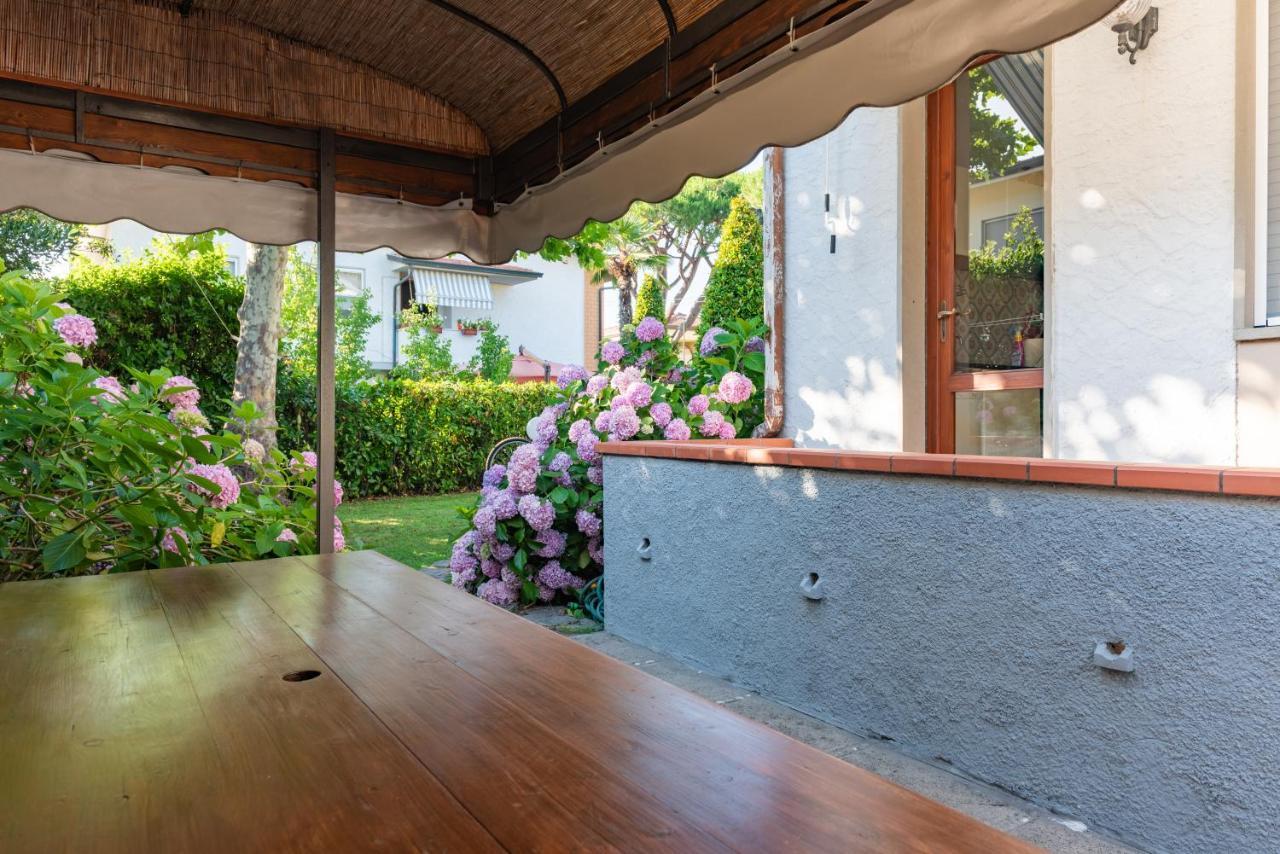 Apartment Holiday Versilia Camaiore Εξωτερικό φωτογραφία